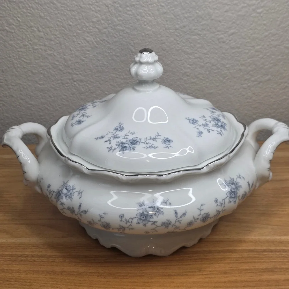 Johann Haviland Blue Garland Bavaria Germany Round Covered Vegetable Bowl EUC